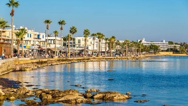 Uferpromenade im Hafen von Paphos – Zypern