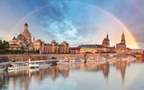 Regenbogen über der Dresdner Skyline und der Elbe